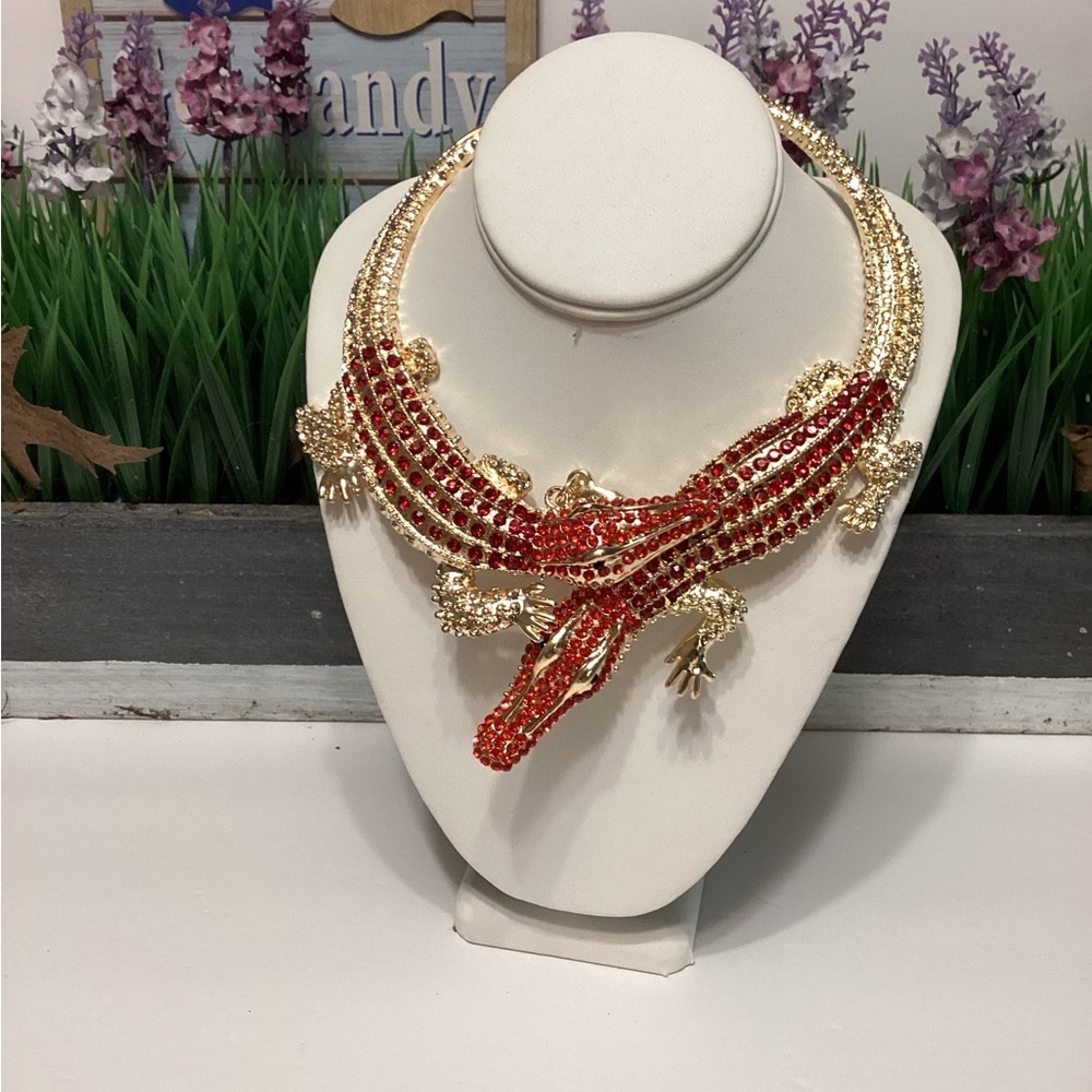SHIVE STATEMENT NECKLACE - Picture 5 of 9